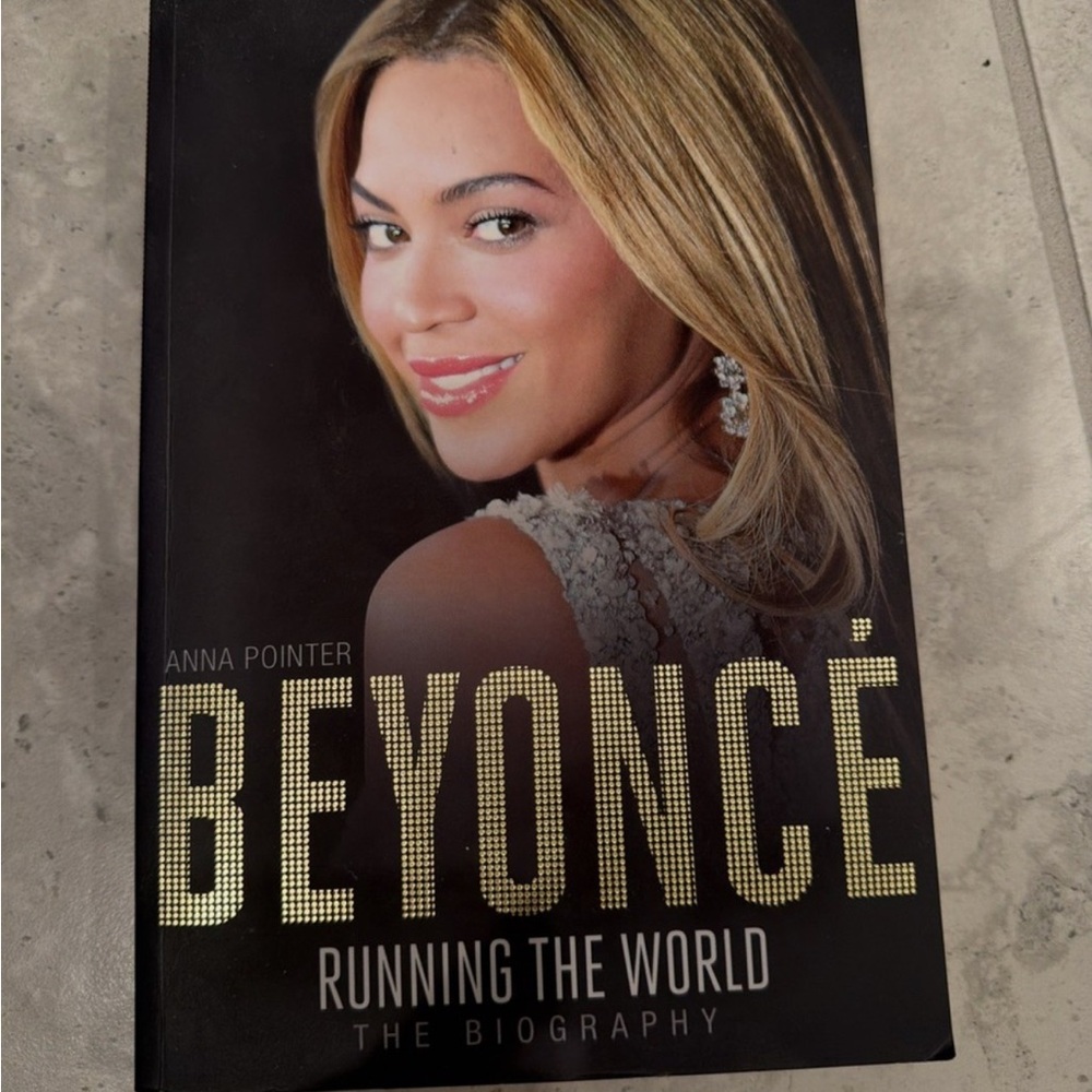 Beyoncé: Running the World Biography Book